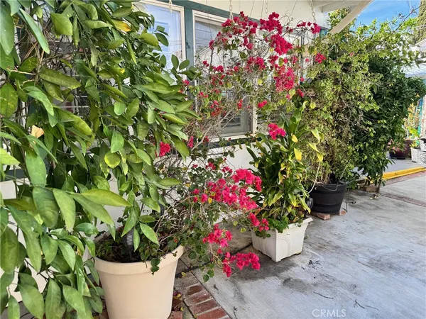 $4,295 | 19523 Friar Street, Tarzana, CA 91335