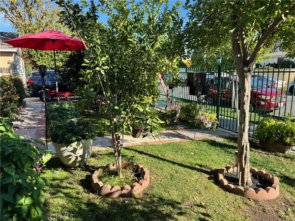 $4,295 | 19523 Friar Street, Tarzana, CA 91335