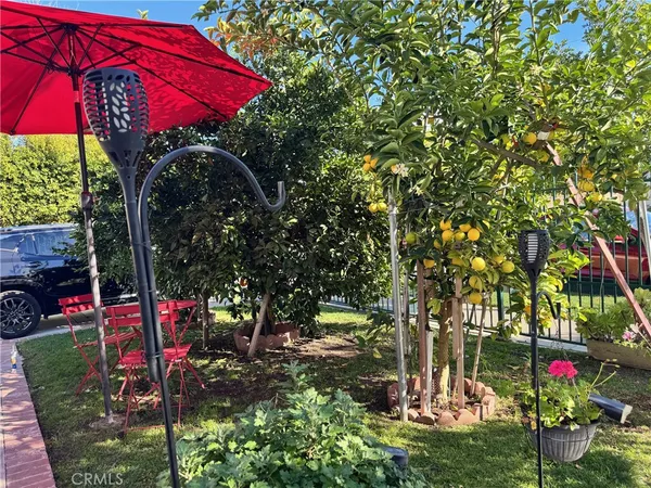 $4,295 | 19523 Friar Street, Tarzana, CA 91335