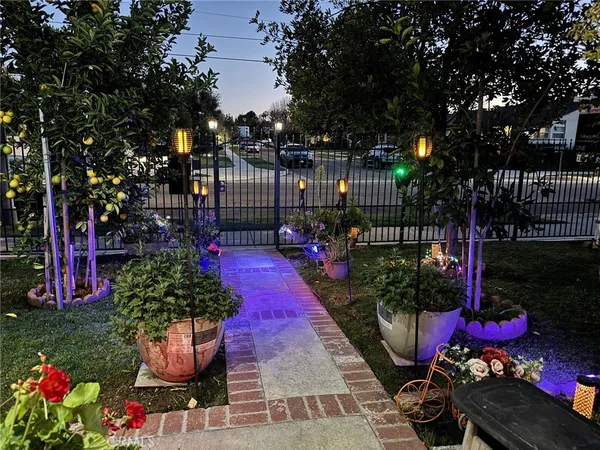 $4,295 | 19523 Friar Street, Tarzana, CA 91335