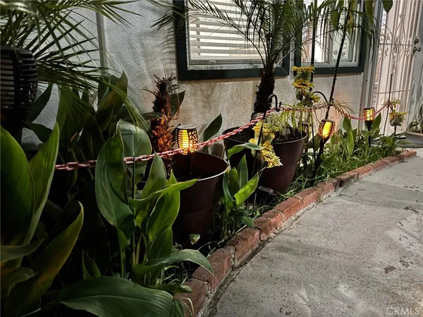 $4,295 | 19523 Friar Street, Tarzana, CA 91335