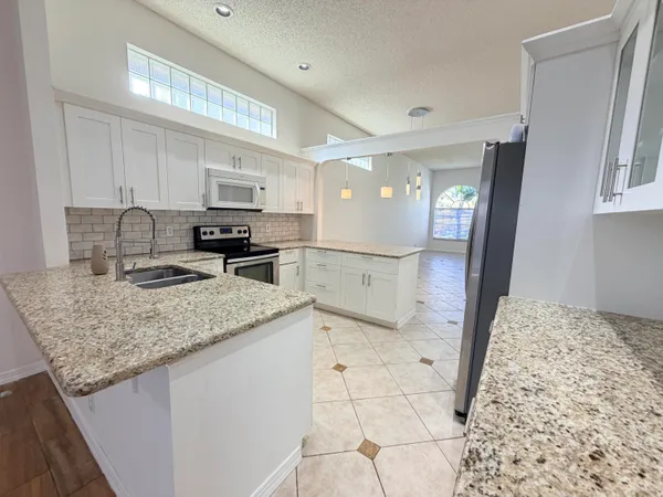 $3,100 | 133 Woodlake Circle, Greenacres, FL 33463