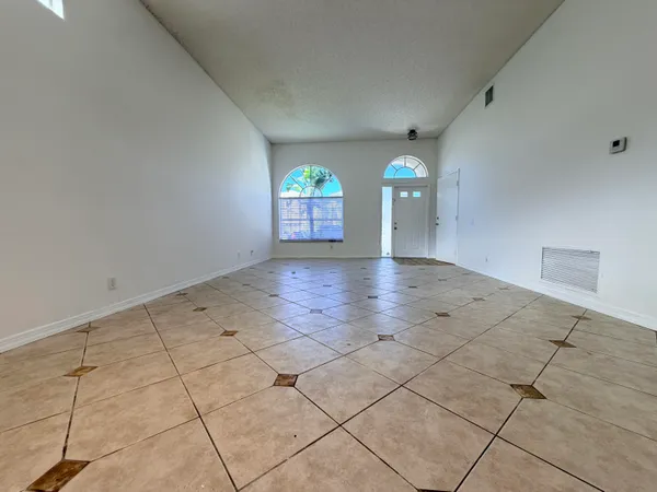 $3,100 | 133 Woodlake Circle, Greenacres, FL 33463