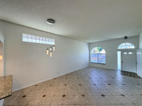 $3,100 | 133 Woodlake Circle, Greenacres, FL 33463
