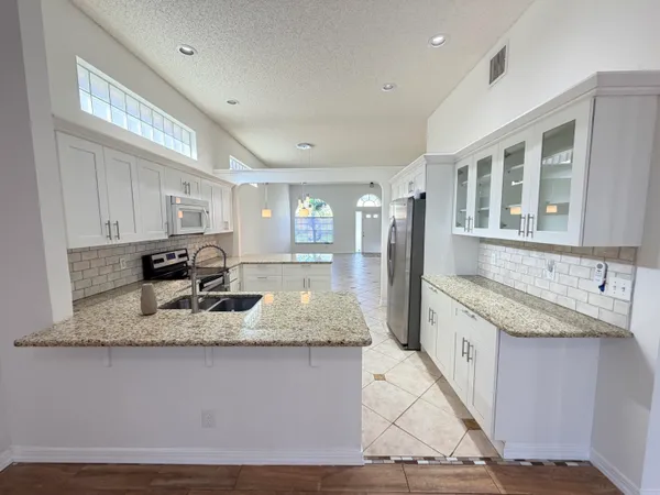 $3,100 | 133 Woodlake Circle, Greenacres, FL 33463