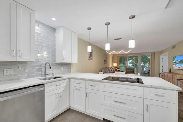 $435,000 | 3145 Northeast 48th Court, Unit 215, Lighthouse Point, FL 33064