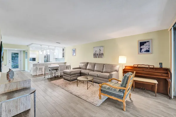 $435,000 | 3145 Northeast 48th Court, Unit 215, Lighthouse Point, FL 33064