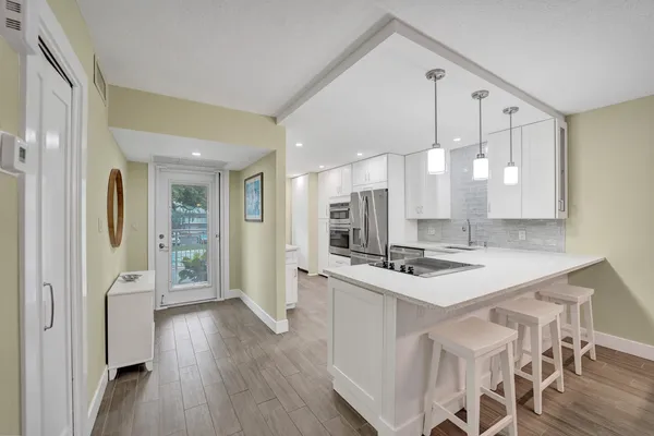 $435,000 | 3145 Northeast 48th Court, Unit 215, Lighthouse Point, FL 33064