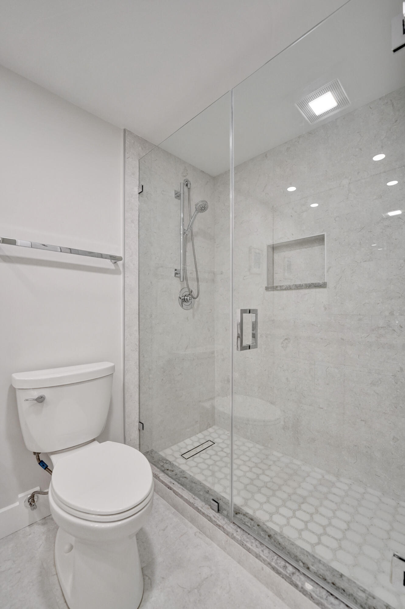 3145 Northeast 48th Court, Unit 215 Lighthouse Point, FL 33064 - Photo 23 of 46 Primary Bathroom #3 215