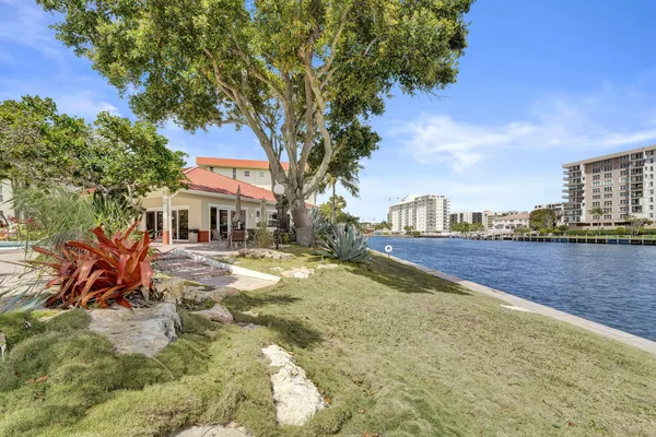 $435,000 | 3145 Northeast 48th Court, Unit 215, Lighthouse Point, FL 33064