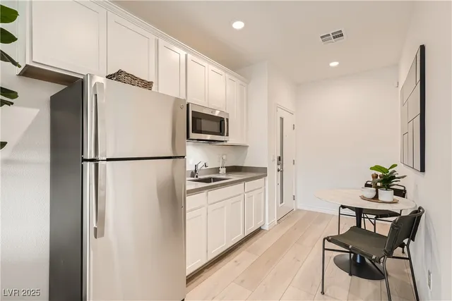 $425,420 | 242 White Crest Peak Avenue, Henderson, NV 89015