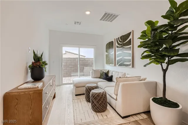 $425,420 | 242 White Crest Peak Avenue, Henderson, NV 89015