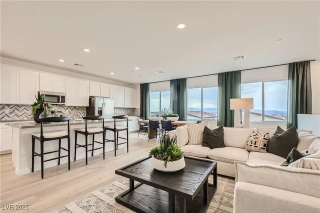 $425,420 | 242 White Crest Peak Avenue, Henderson, NV 89015