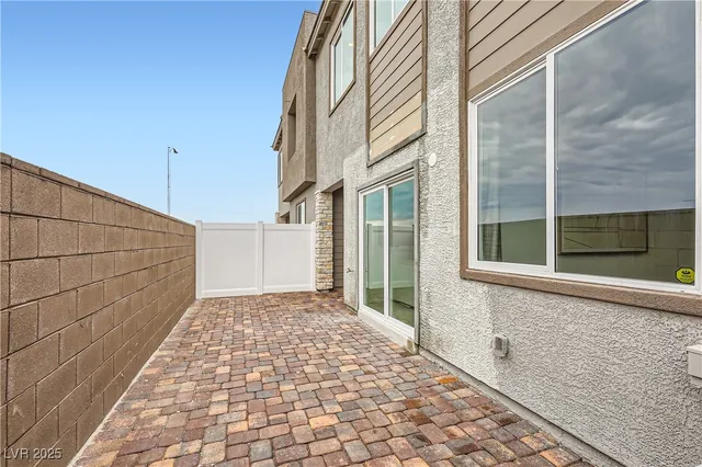 $425,420 | 242 White Crest Peak Avenue, Henderson, NV 89015