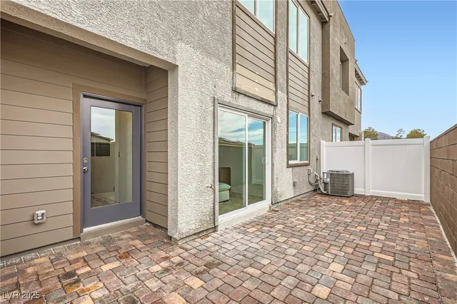 $425,420 | 242 White Crest Peak Avenue, Henderson, NV 89015