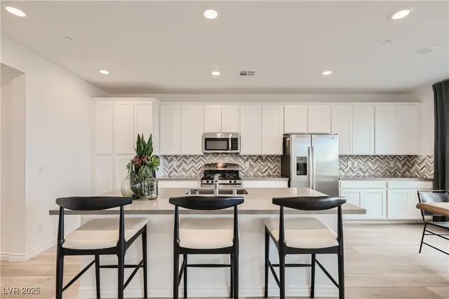 $425,420 | 242 White Crest Peak Avenue, Henderson, NV 89015