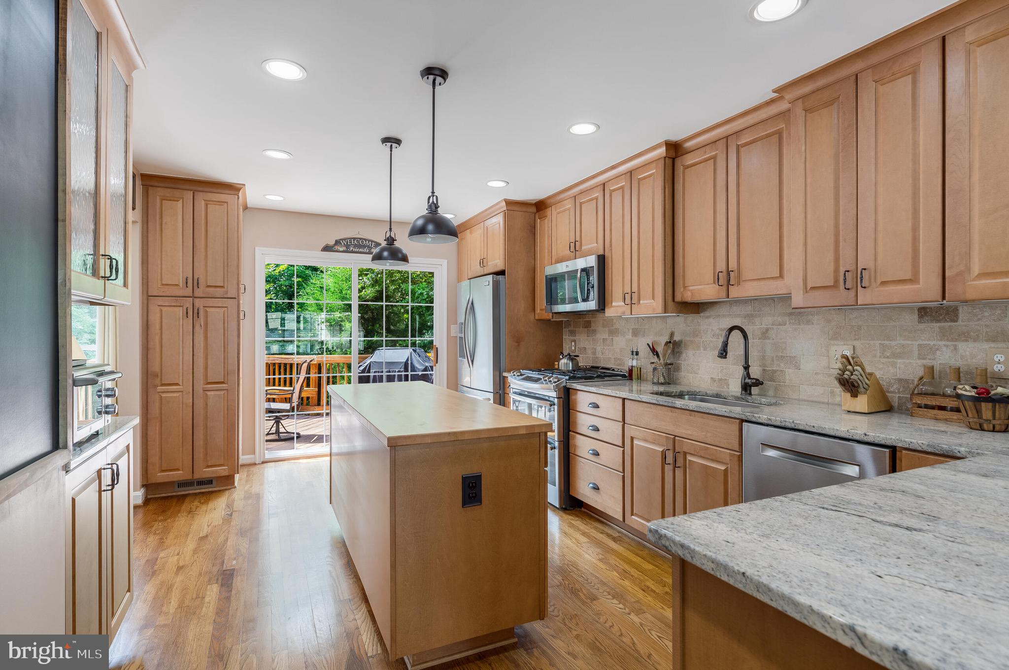 6006 Merryvale Court Springfield, VA 22152 - Photo 8 of 43