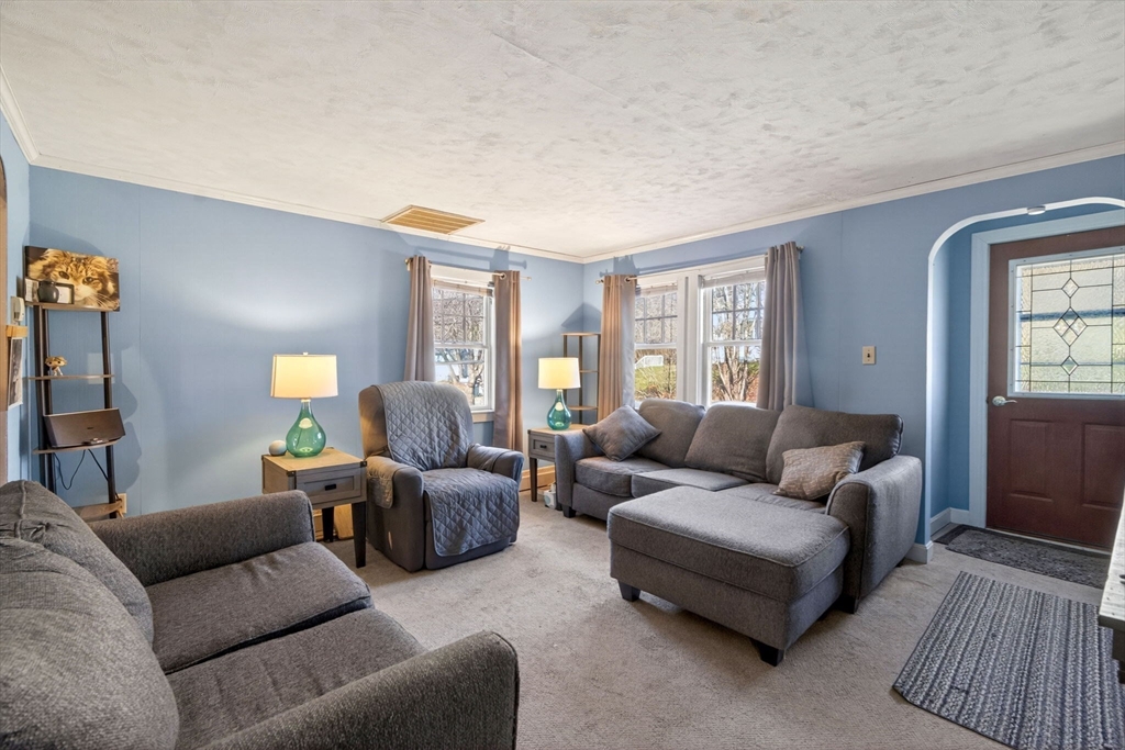 105 Connolly Road Avon, MA 02322 - Photo 3 of 34