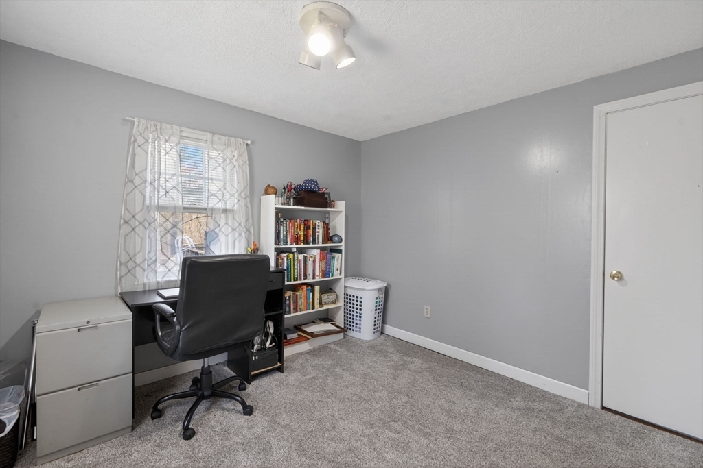 105 Connolly Road Avon, MA 02322 - Photo 6 of 34