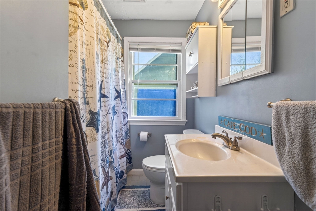 105 Connolly Road Avon, MA 02322 - Photo 7 of 34