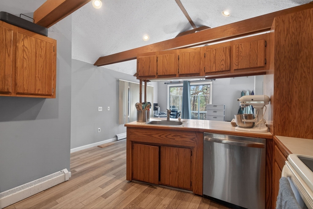 105 Connolly Road Avon, MA 02322 - Photo 9 of 34