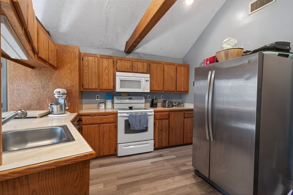 105 Connolly Road Avon, MA 02322 - Photo 10 of 34