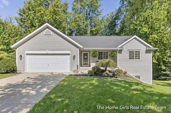 $499,999 | 10333 Meadowgate Drive Northeast, Sparta, MI 49345