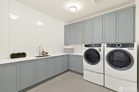 $3,455,000 | 15045 Southeast 45th Place, Bellevue, WA 98006