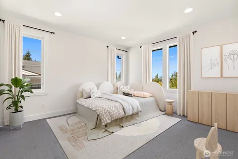 $3,455,000 | 15045 Southeast 45th Place, Bellevue, WA 98006