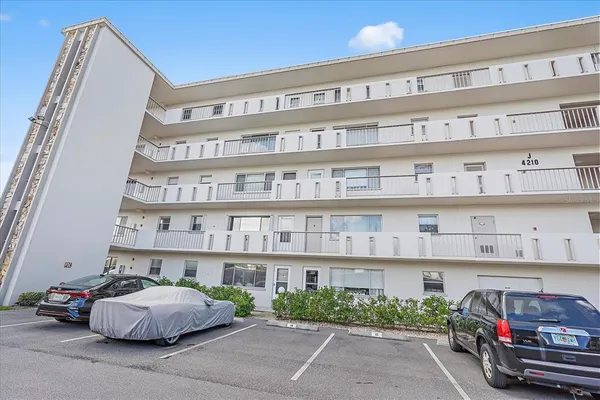 $1,800 | 4210 Ironwood Circle, Unit 103J, Bradenton, FL 34209