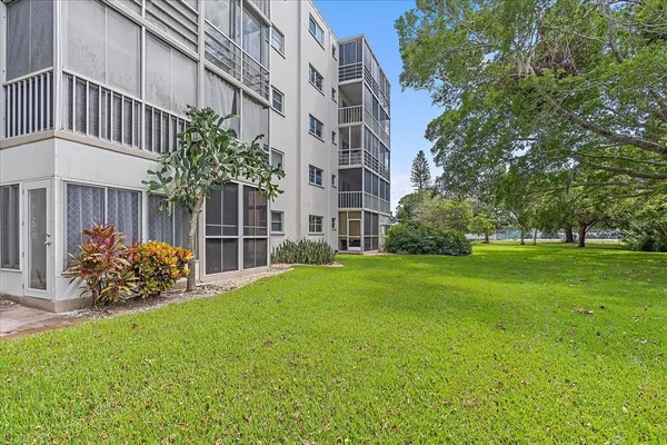 $1,800 | 4210 Ironwood Circle, Unit 103J, Bradenton, FL 34209