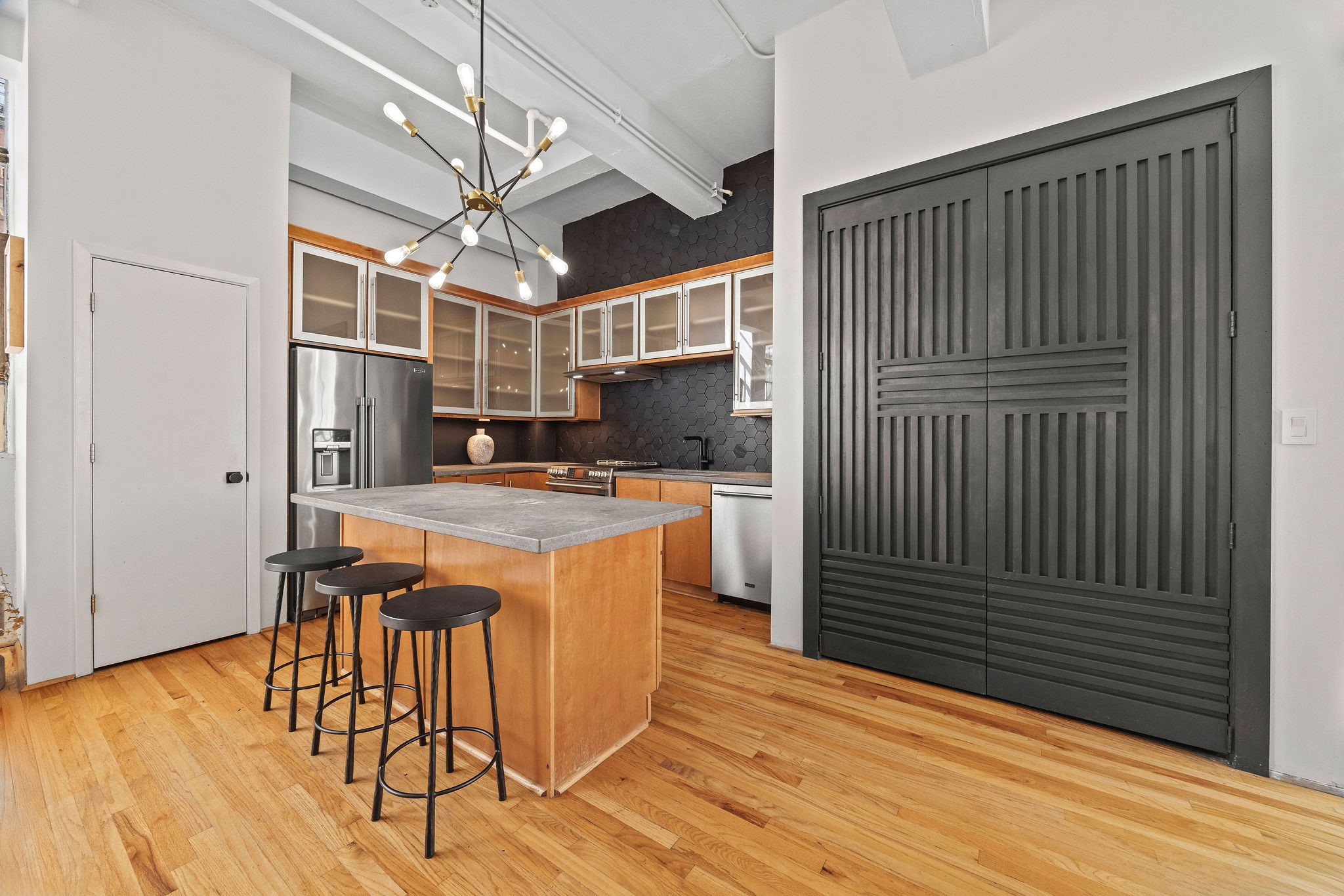 705 Main Street, Unit 516 Houston, TX 77002 - Photo 9 of 22 Custom accent doors conceal a thoughtfully designed laundry and storage area.