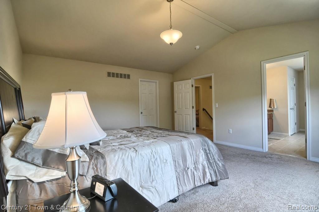 3142 Fantail Drive Rochester, MI 48309 - Photo 17 of 40 Master_Bedroom_2nd_View.jpg