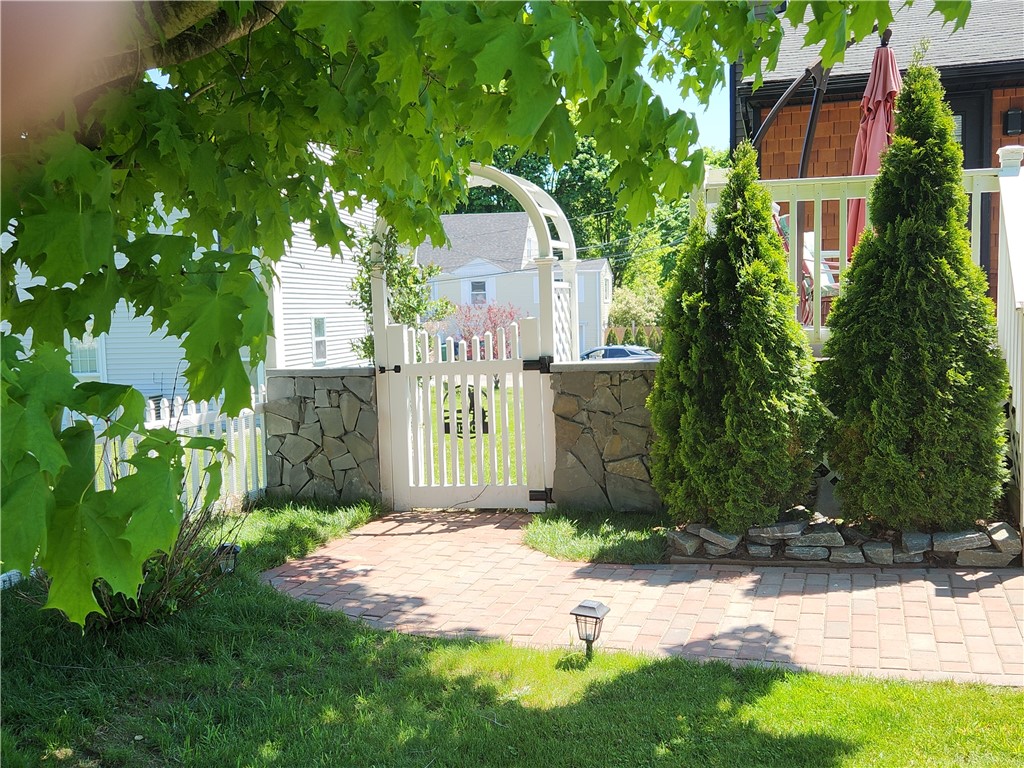 75 Chiswick Road Warwick, RI 02889 - Photo 28 of 32