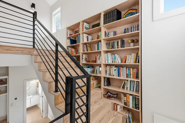 a view of an entryway with workspace