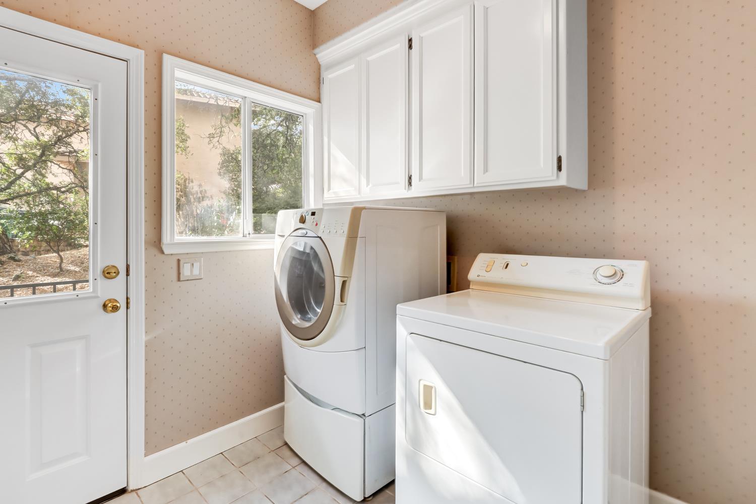 3058 Ridgeview Drive El Dorado Hills, CA 95762 - Photo 34 of 73 a utility room with dryer and washer
