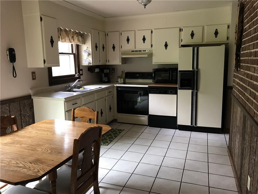 134 Glen Rape Road Rochester, PA 15074 - Photo 11 of 25 Eat in kitchen with all appliances included