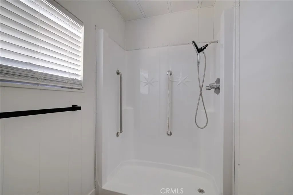 3700 Buchanan Street, Unit 164 Riverside, CA 92503 - Photo 30 of 40 a bathroom with a shower