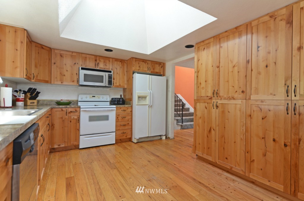1117 202nd Street Southeast Bothell, WA 98012 - Photo 4 of 16