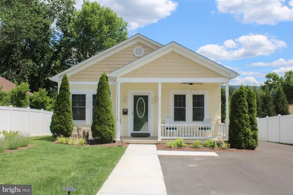 $2,200 | 335 South Commerce Street, Woodstock, VA 22664