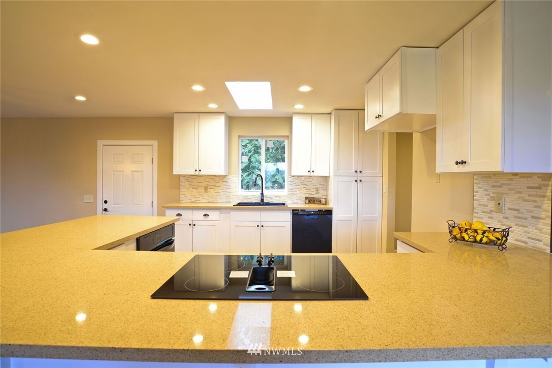 13794 Marihugh Road Mount Vernon, WA 98273 - Photo 3 of 16 Gallery Image 3