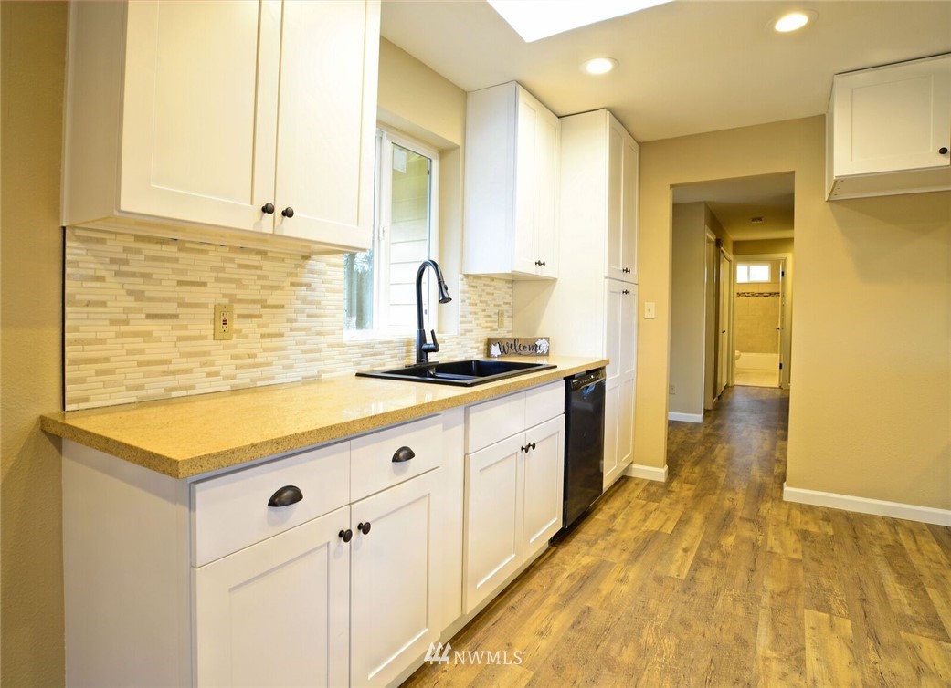 13794 Marihugh Road Mount Vernon, WA 98273 - Photo 7 of 16 Gallery Image 7