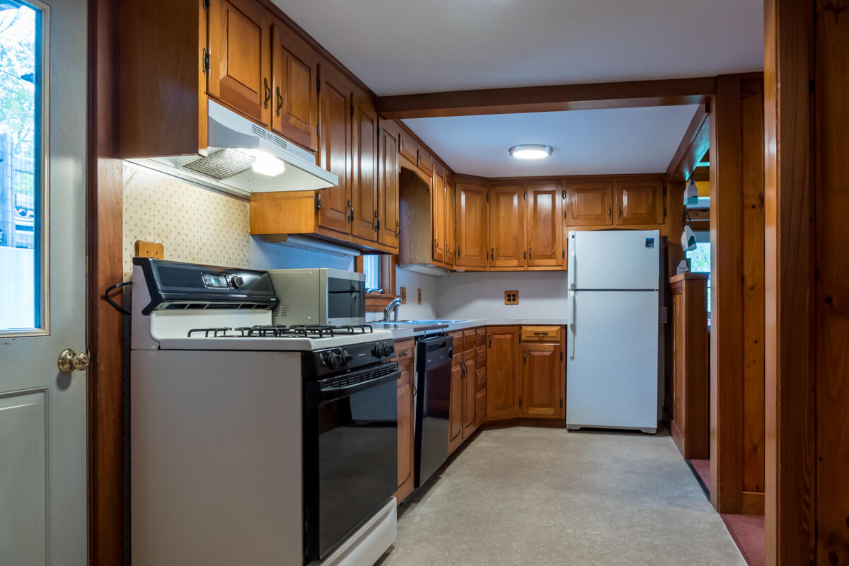 3 McKinney Road Harpswell, ME 04079 - Photo 43 of 77 53-Cottage kitchen (1 of 5)