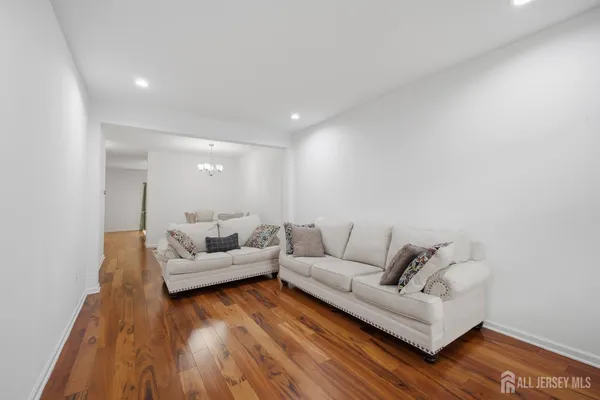 $675,000 | 4 Masters Boulevard, Unit 4, Piscataway, NJ 08854