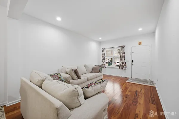 $675,000 | 4 Masters Boulevard, Unit 4, Piscataway, NJ 08854