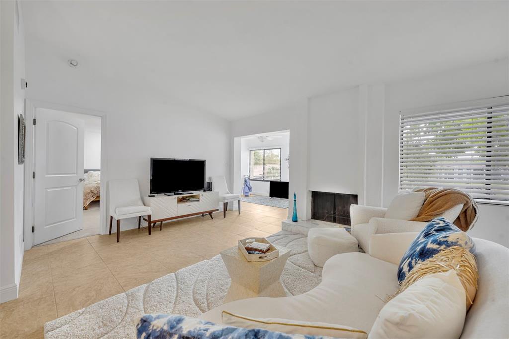 3 Escondido Circle, Unit 3 Altamonte Springs, FL 32701 - Photo 4 of 32