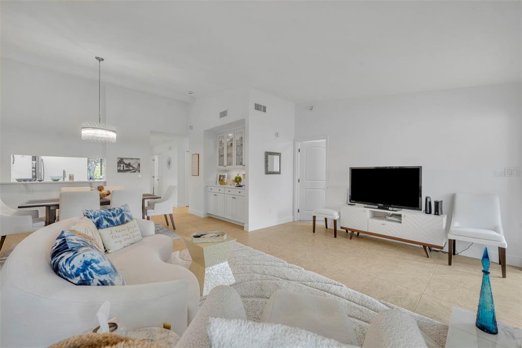 3 Escondido Circle, Unit 3 Altamonte Springs, FL 32701 - Photo 5 of 32