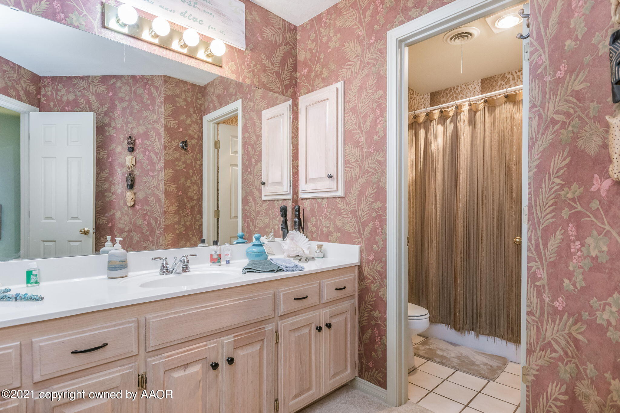 3115 Hobbs Road Amarillo, TX 79109 - Photo 16 of 19 16-web-or-mls-Hall Bathroom