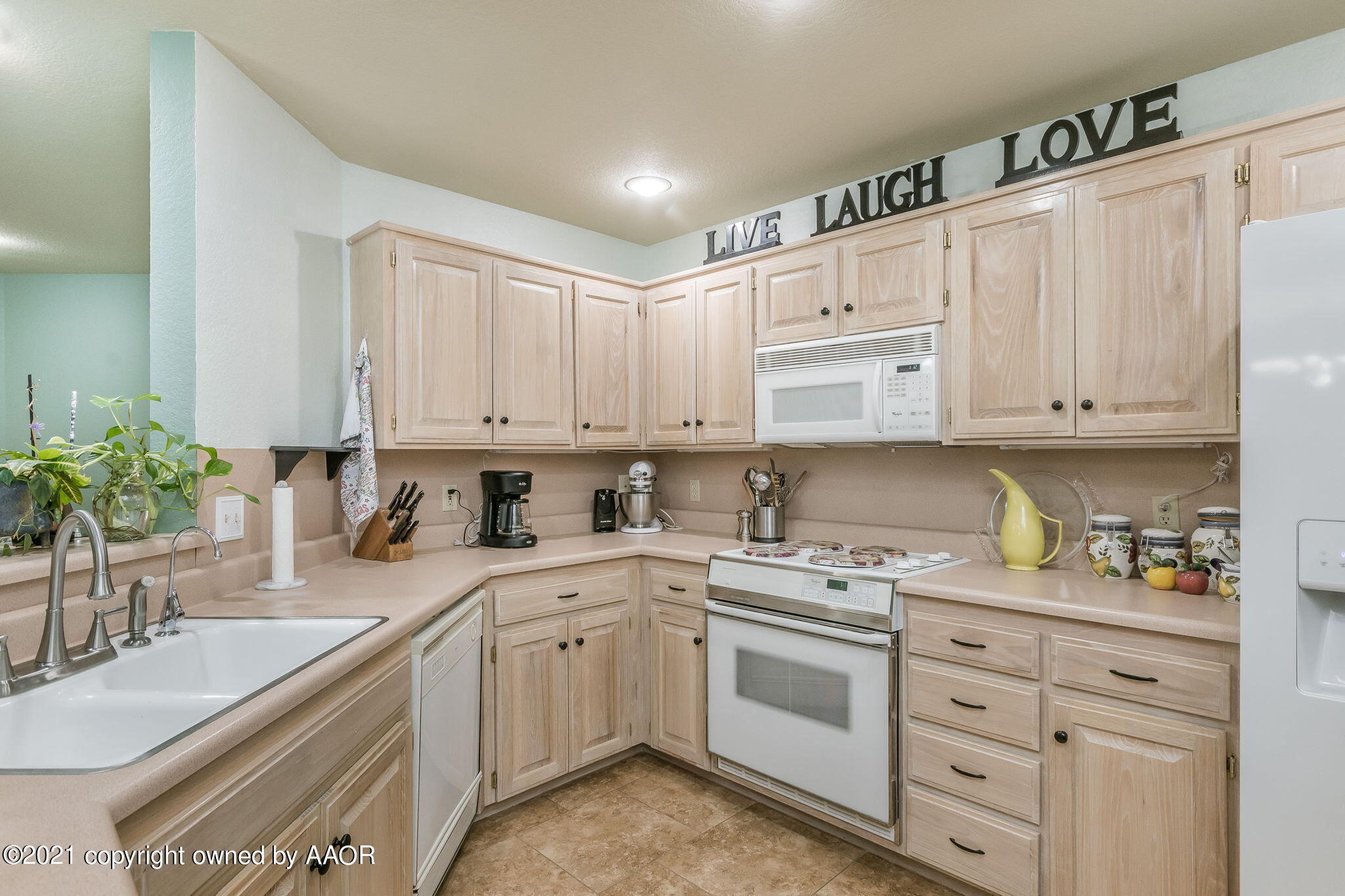 3115 Hobbs Road Amarillo, TX 79109 - Photo 7 of 19 7-web-or-mls-Kitchen-2