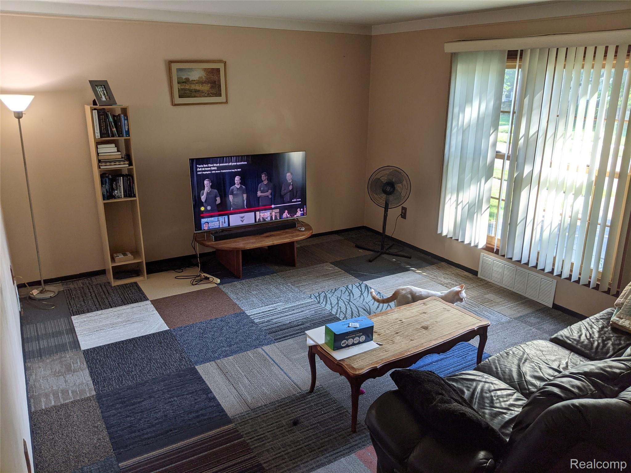 164 Riverside Drive Mount Clemens, MI 48043 - Photo 10 of 23 PXL_20210820_135110620.jpg